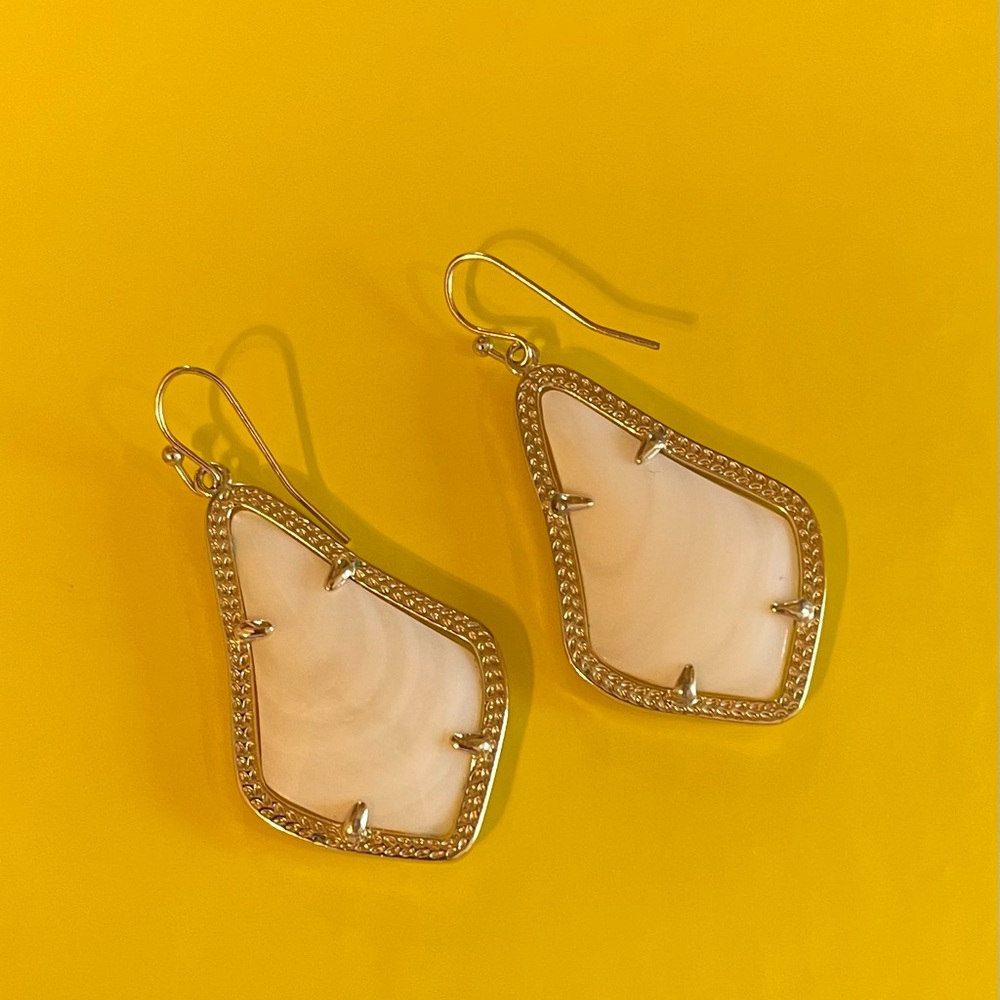 Kendra Scott 💛 Alex Earrings in White Pearl/Gold